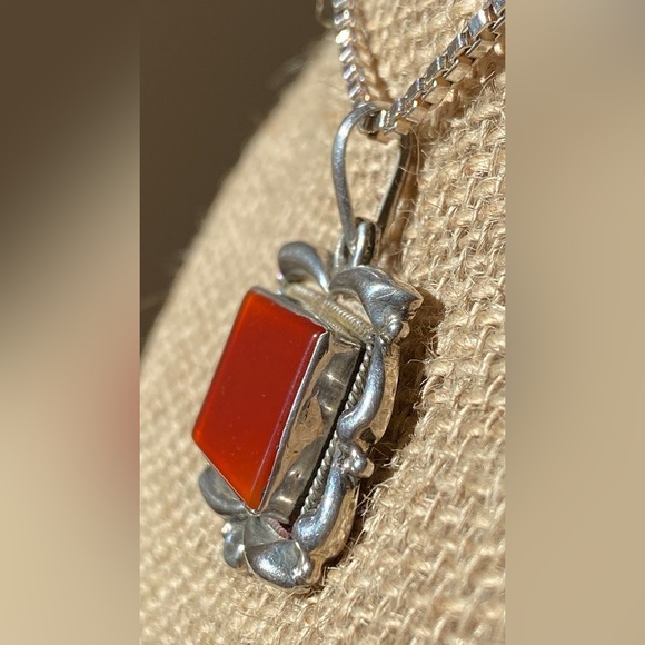 Beautiful sterling silver snd carnelian necklace on a 24” sterling box chain. - Picture 3 of 7